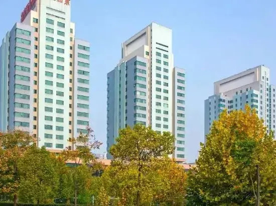 Xinbao Lijing Hotel (Shayang Hehua Road Food Street)
