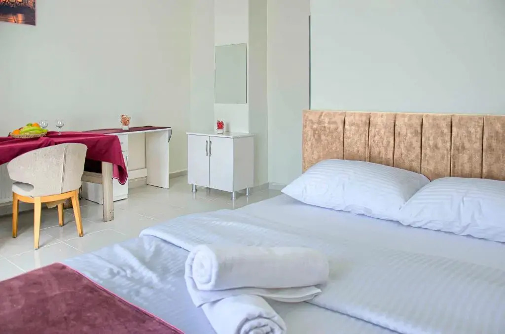 Yeniciftlik Otel