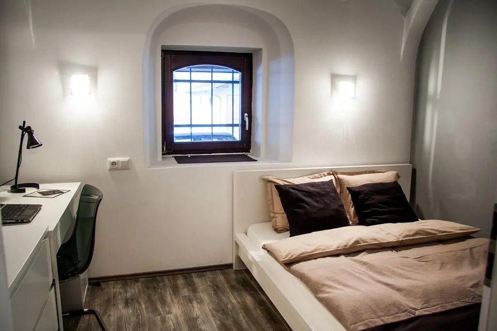 4 Rooms