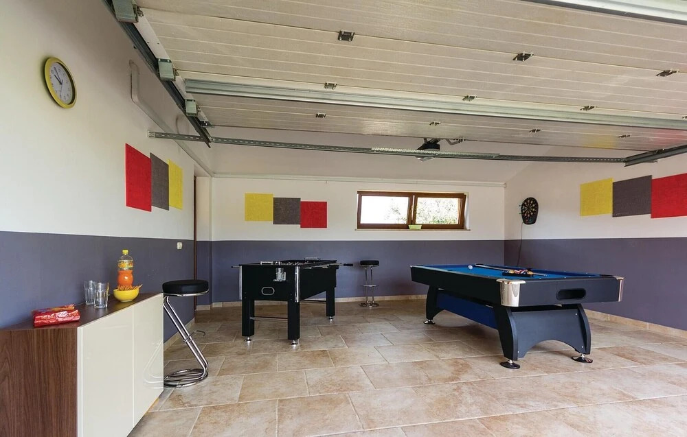 Awesome Home in Vodnjan With Wifi and 3 Bedrooms