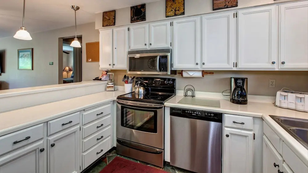 Ski in out 2 BDR Condo in the Heart of the Action