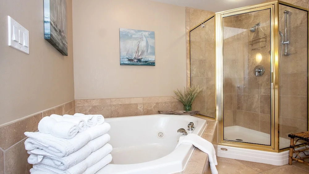 Luxurious Three Bedroom Unit - Unit Crd1011