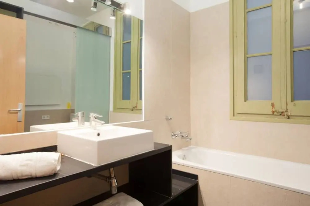 Akira Flats Urquinaona Centric apartment