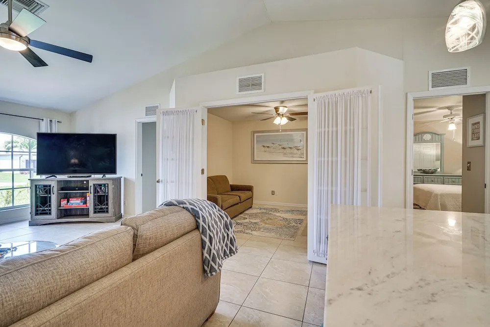 Cape Coral Home w/ Screened Porch: 4 Mi to Beach!