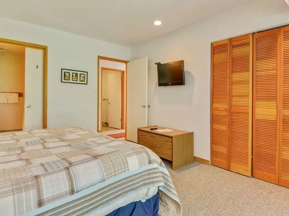 Meadow 21 2 Br condo by RedAwning