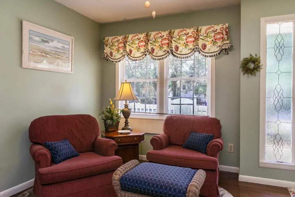 Cottage Breeze by Oak Island Accommodations