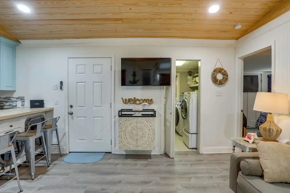 1 Mi to Festivals! Grand Isle Getaway w/ Deck
