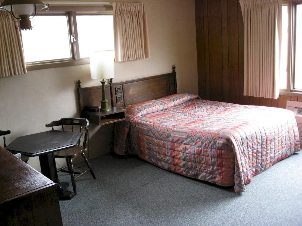 Oneida Village Inn