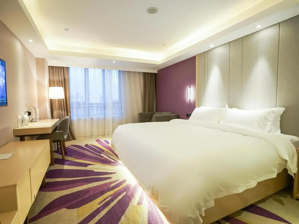 Lavande Hotel Jingmen Planet World City