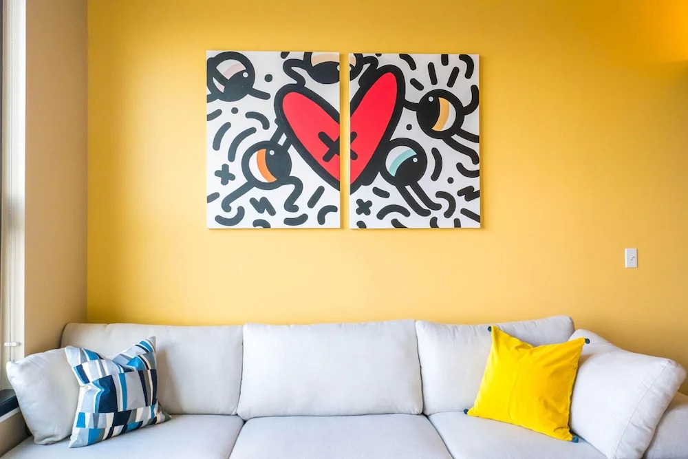 Bright, Luxury Apartment in Historic District