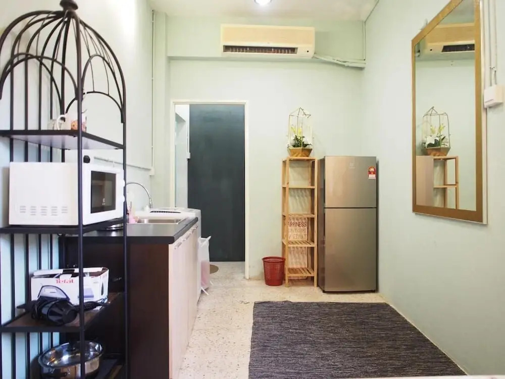 OYO HOME 90647 Mac Inn 94