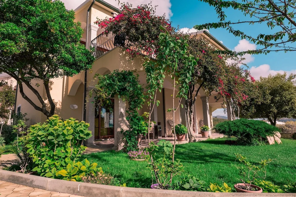 The Fantastic Residenza Badus 1 Bedroom Sleeps 4 Child Num0813