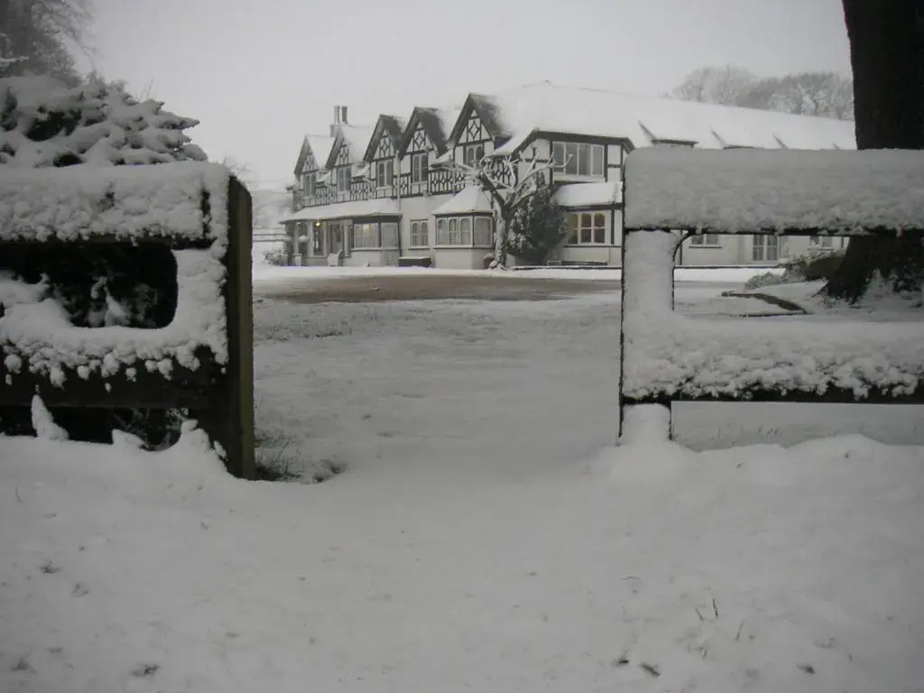 South Lawn Hotel