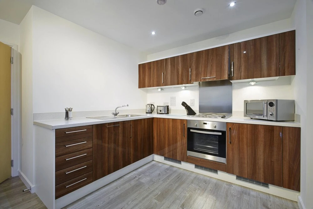 New Central Woking 1 and 2 Bedroom Apartments with Free Gym, close to Train Station