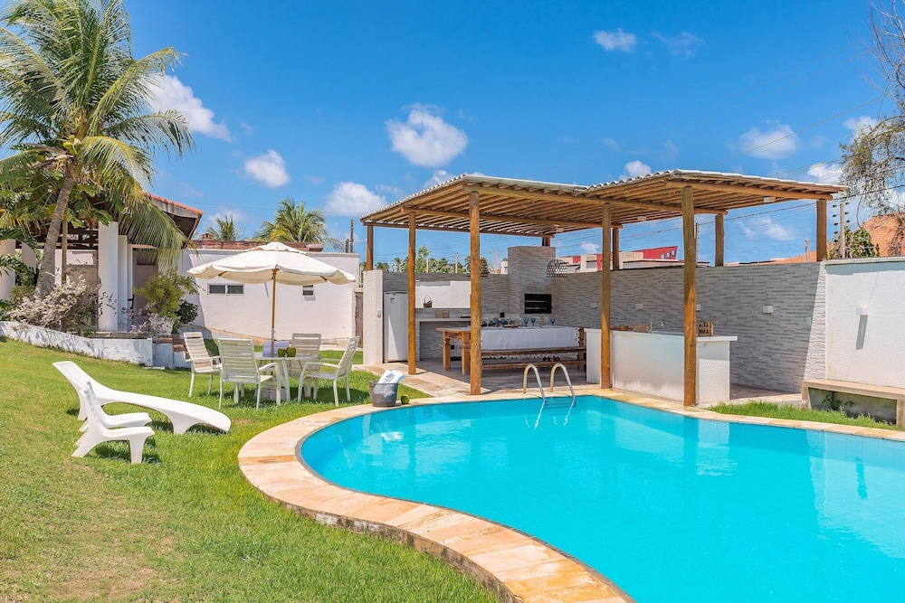 House in the Heart of Porto das Dunas by Carpediem