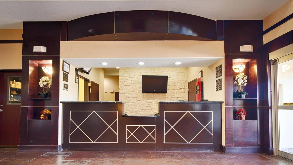 Best Western Plus Bowie Inn & Suites