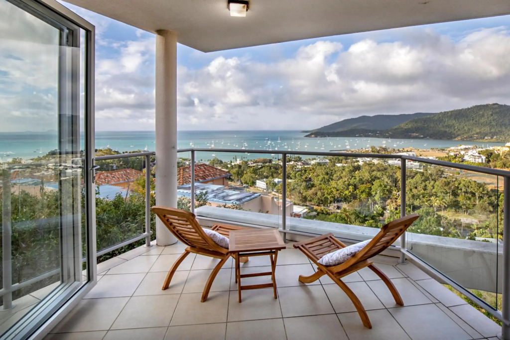The Top Floor Luxury accomodation for 2 Spa Bath