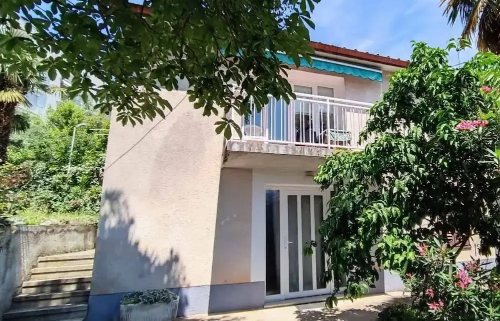 Luxury apartment Ivone with balcony