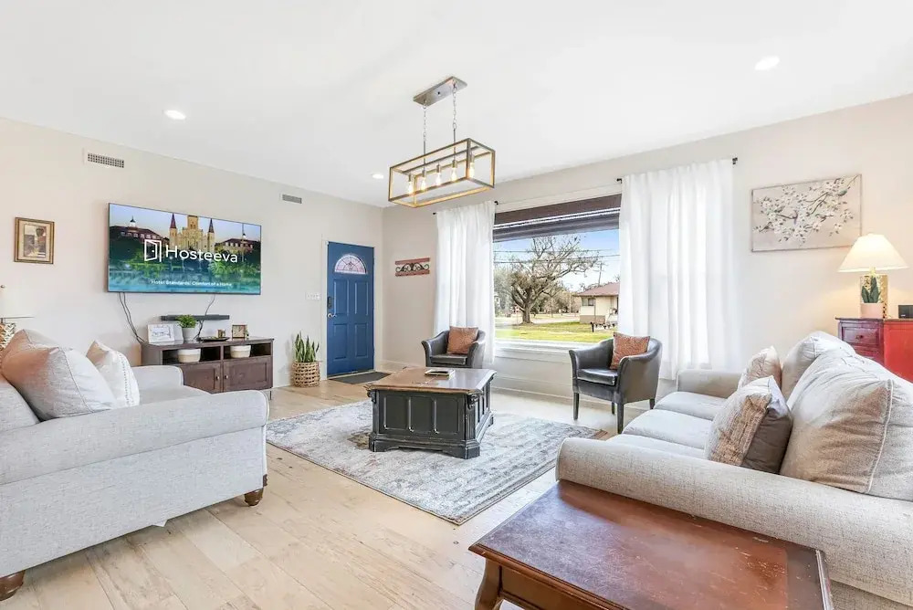 Luxury 4BR House Located 15 min to FQ and Downtown