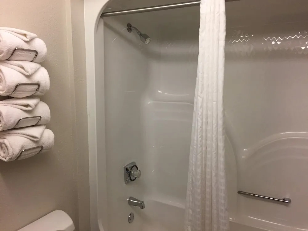 Pinemark Inn & Suites