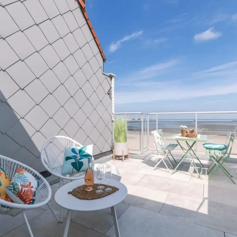 Stunning Studio With Sea-view on top Location