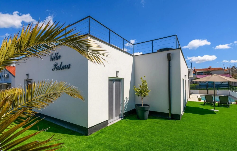 Awesome Home In Peroj