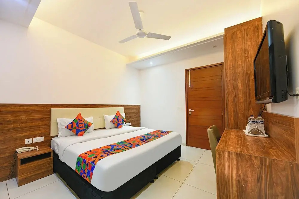 Fabhotel Silver Oak Bnb