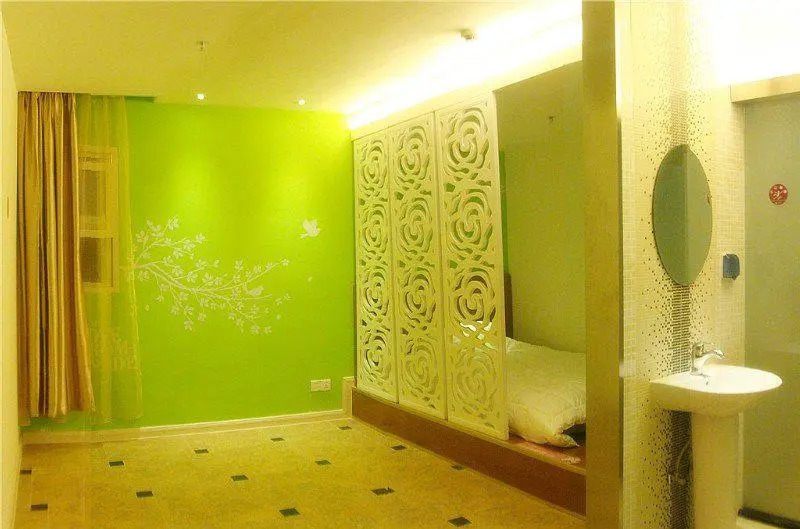 V8 Hotel Jiaokou Subway Branch
