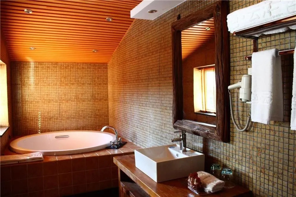 Lijiang Tricolor Cloud River Resort Hotel