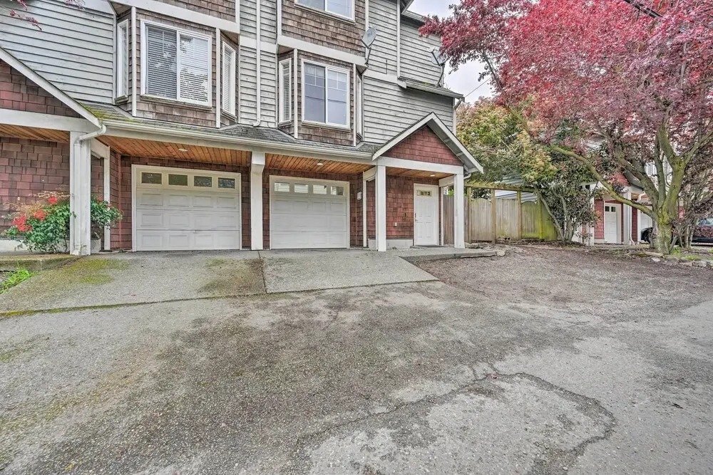 Pet-friendly Seattle Townhome < 1 Mile to Lake!