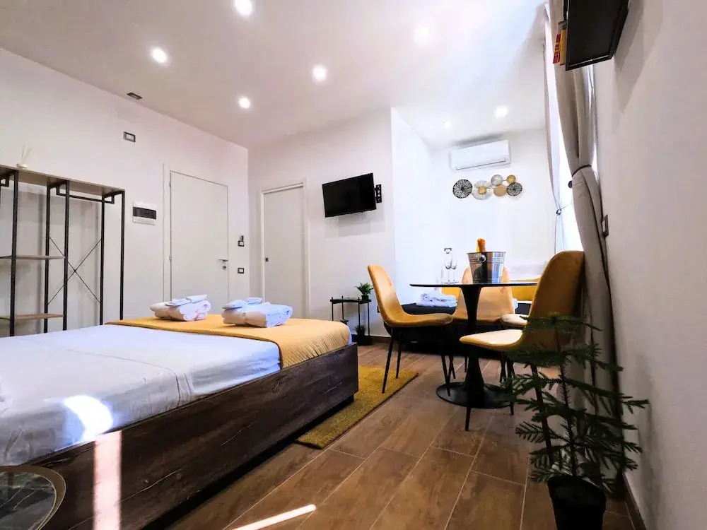 BlackWoody Contemporary Rooms - Napoli Centro Storico