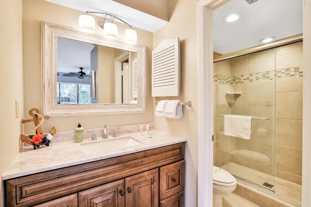 Third Floor Condo With Shared Pool, Free Wifi, Central AC, & Shared Tennis