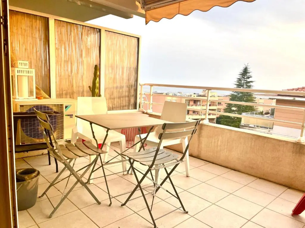 Appartement 3 pièces vue mer, parking + piscine