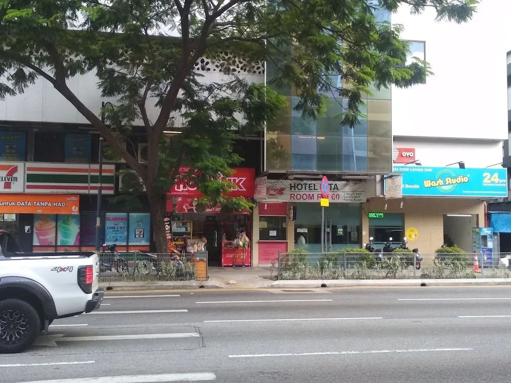 OYO 89903 MS City Hotel
