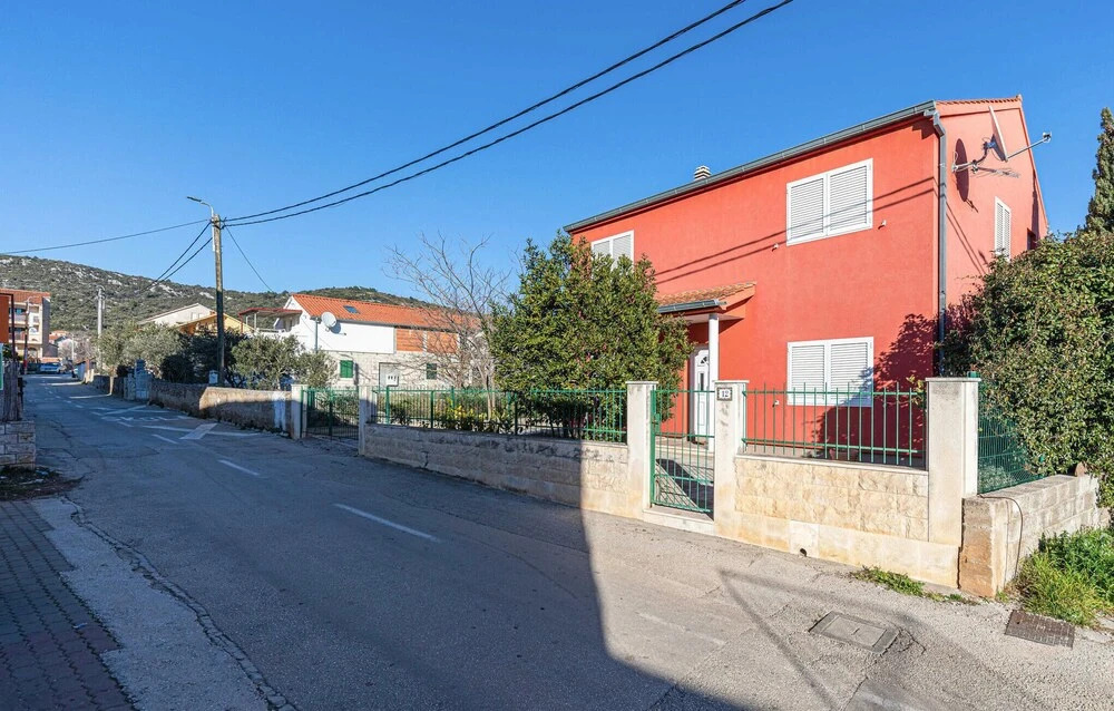 Amazing Home in Vinisce With 4 Bedrooms and Wifi