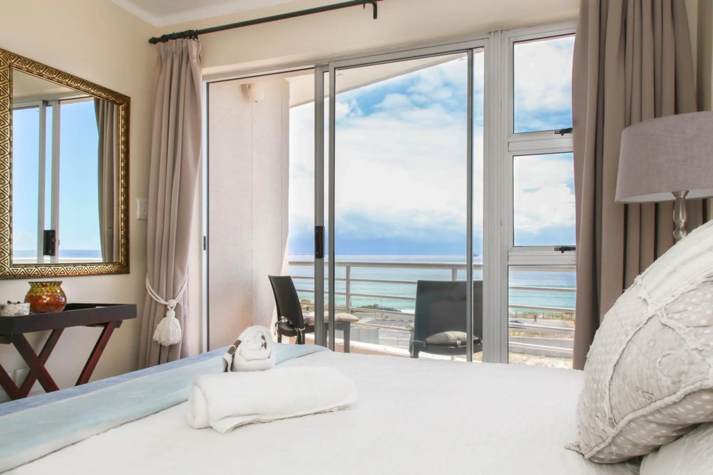 Luxury beachfront 2 bed, 2 bath with communal swimming pool