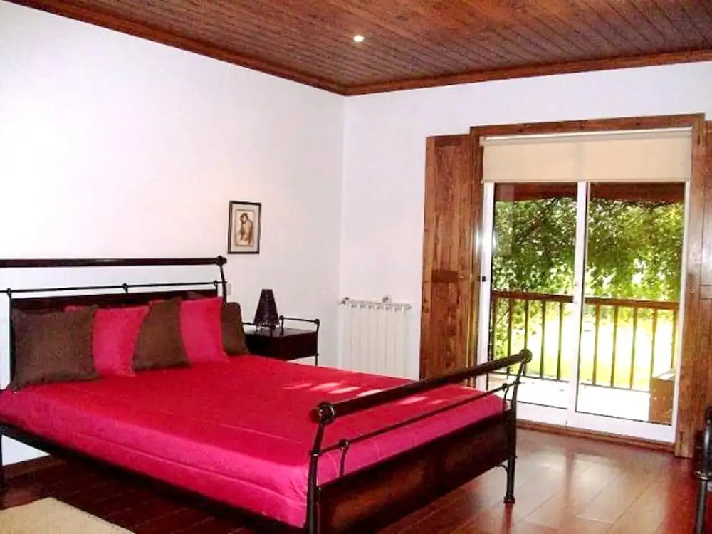 Elegant Villa with Panoramic Views in Caniçada