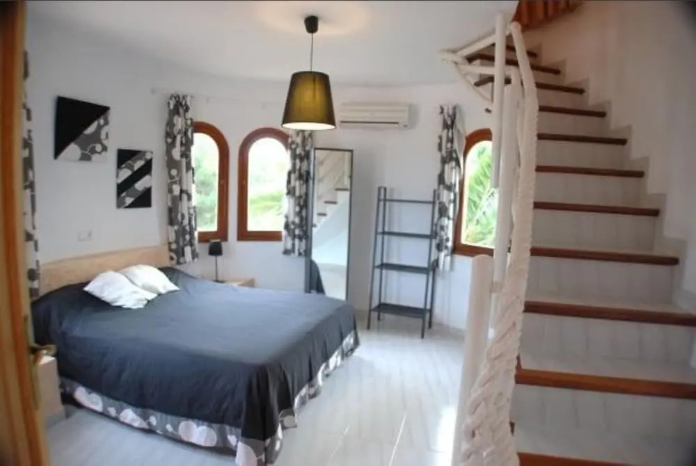 Villa - 5 Bedrooms with Pool and WiFi - 103974