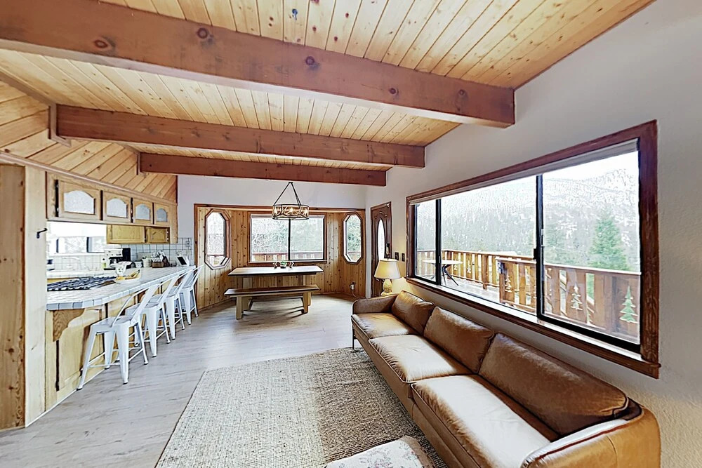New Listing! Mountain-view Near The Slopes 2 Bedroom Home