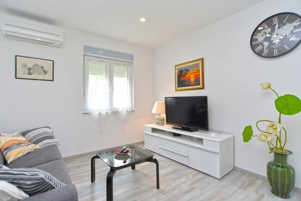 House Mirna 2177
