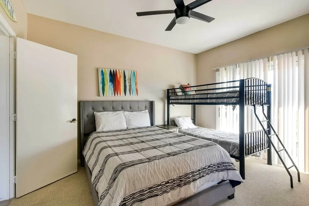 Walk to Ocean! Family & Pet-friendly Galveston Gem