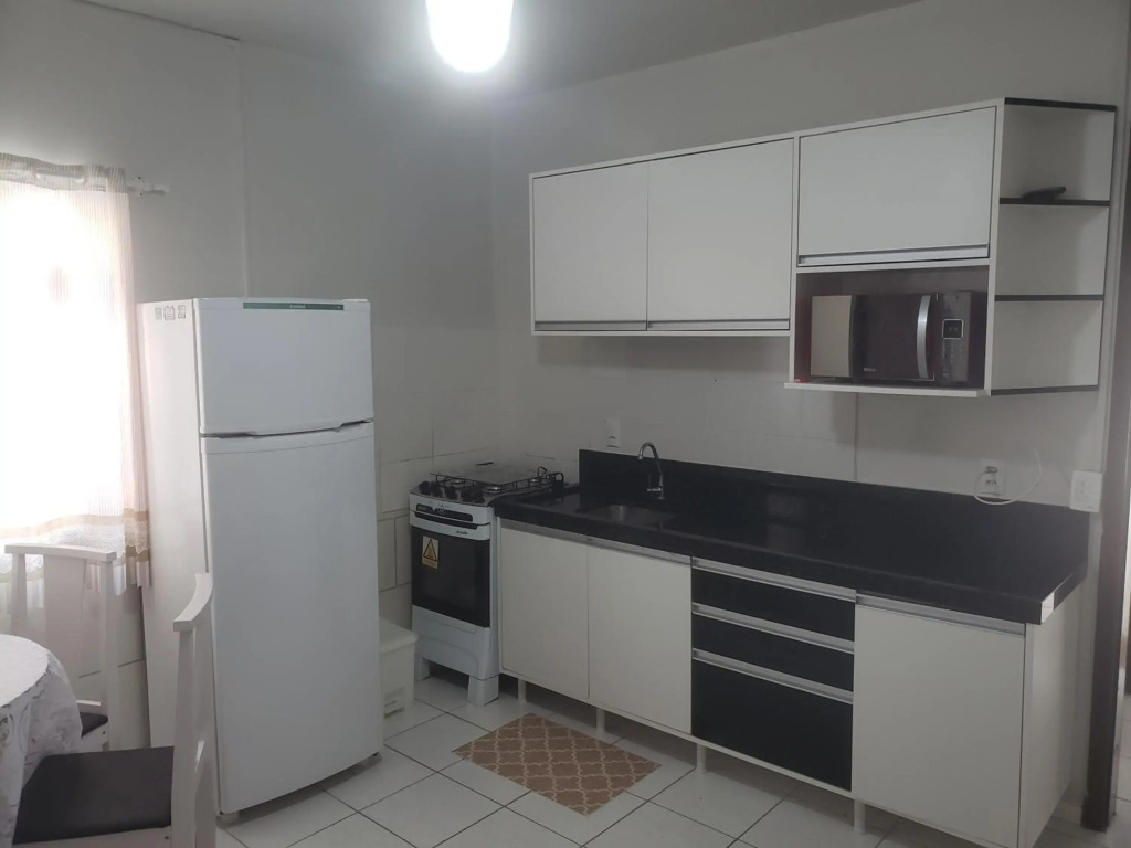 Apto 1 quarto, Centro de Bombinhas, 130 metros da praia.