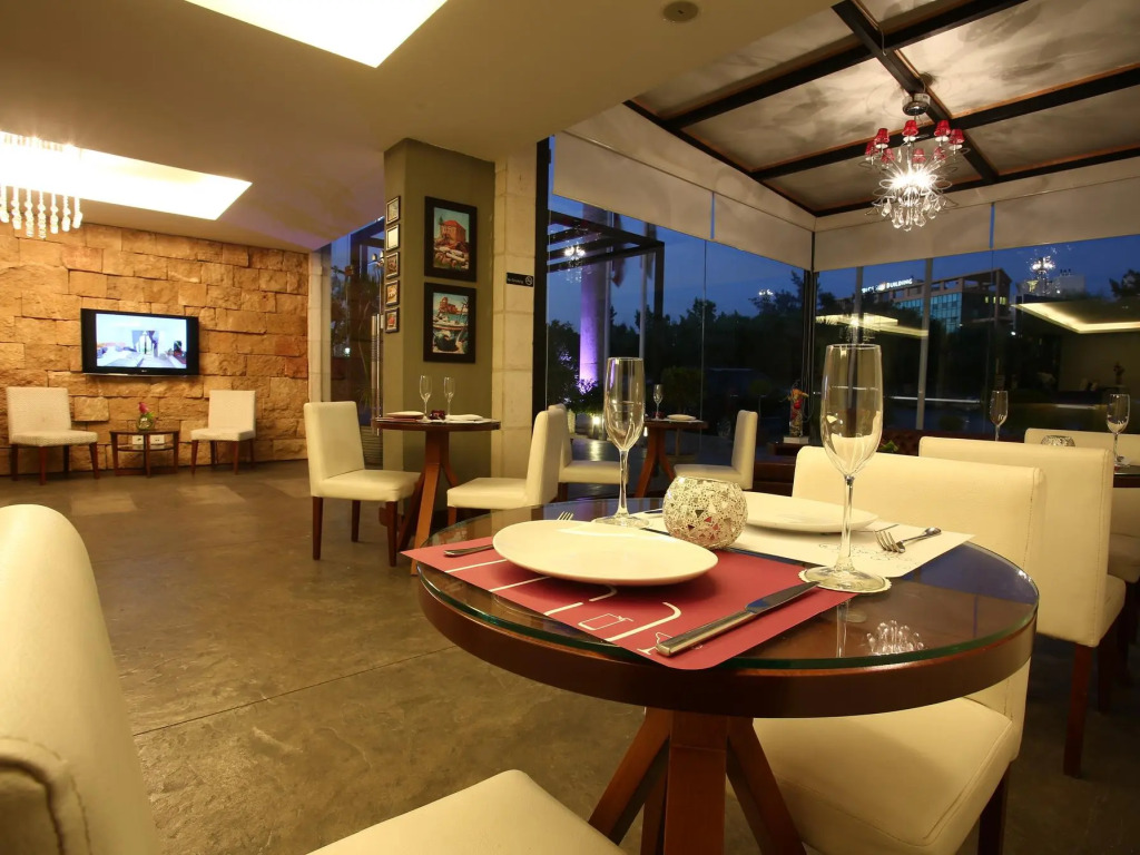 Monoberge Hotel