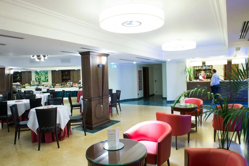 Artemis Hotel