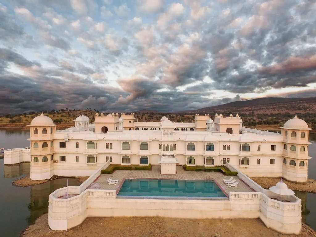 juSTa Lake Nahargarh Palace, Chittorgarh