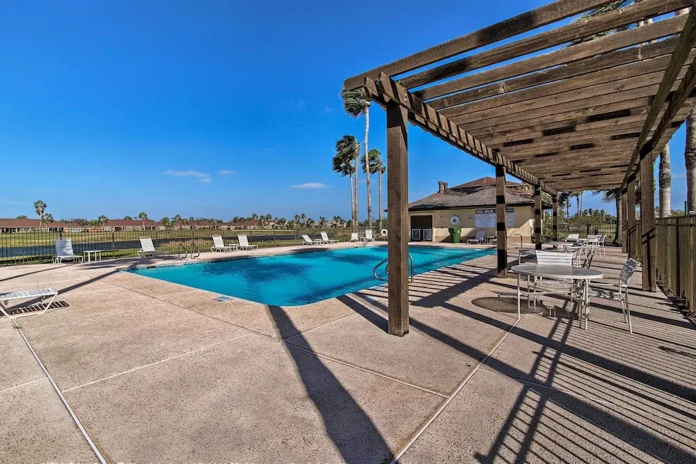 Condo on Golf Course - 10 Mi to South Padre Island