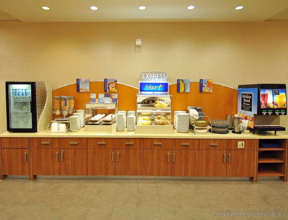 Holiday Inn Express & Suites Vaughan-Southwest by IHG