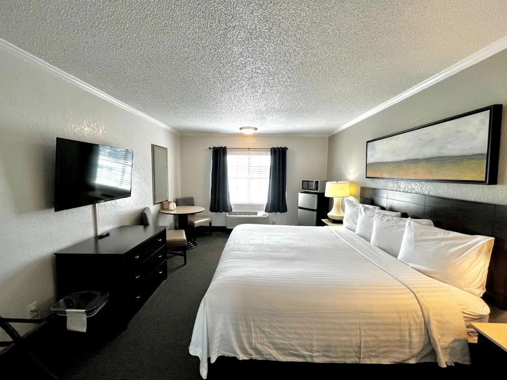 At Home Inn - Pensacola