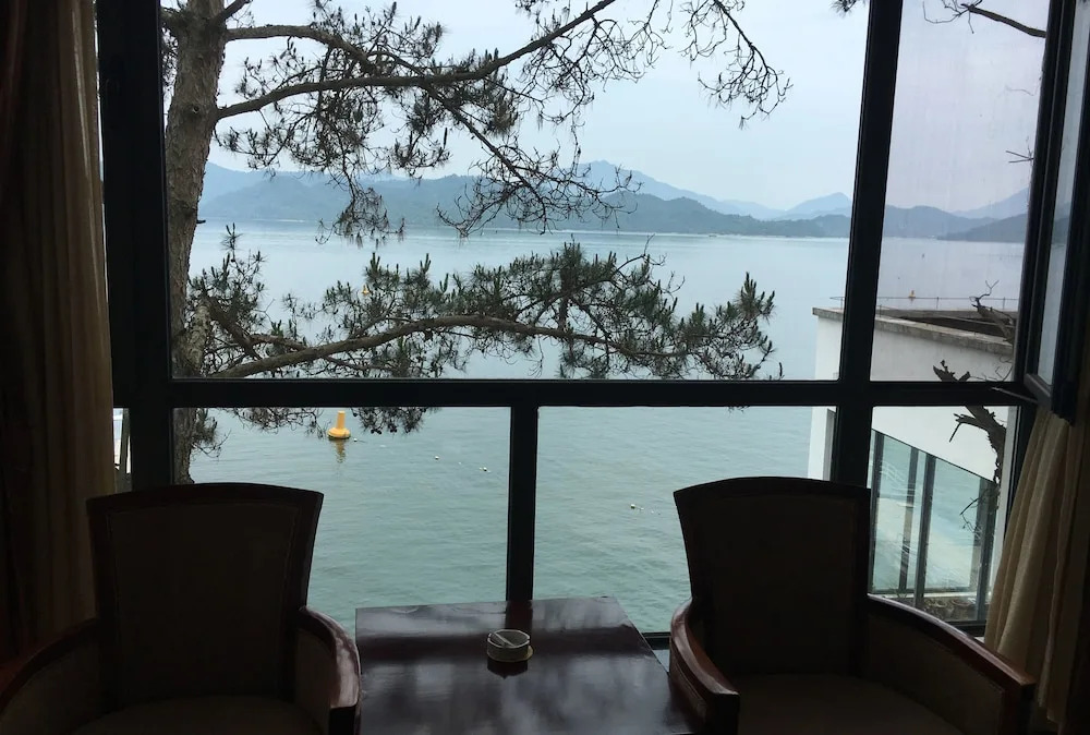 Taiping Lake Clove Garden Hotel