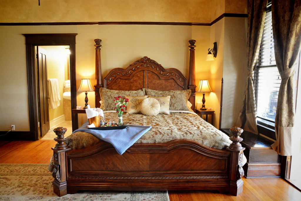 Iron Horse Inn